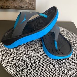 Hoka one one flip flops in like new condition